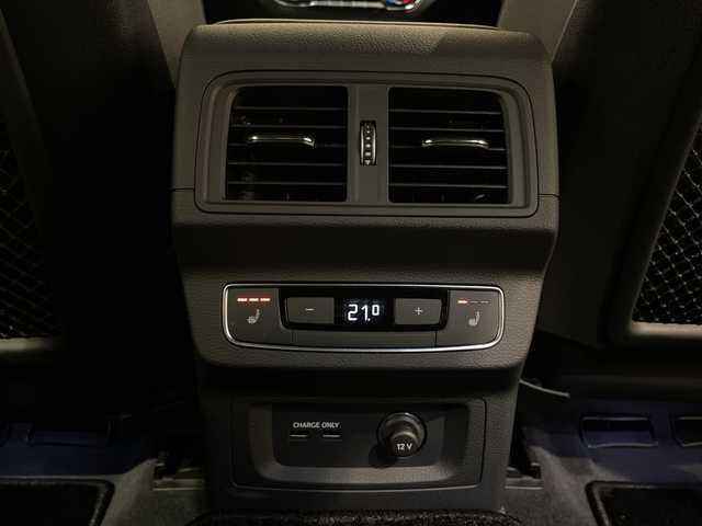 アウディ アウディ Ｑ５ 40TDIクワトロ Sライン 新潟県 2022(令4)年 1.9万km グレイシアホワイトメタリック スペシャルオプション（受注生産）/パノラマサンルーフ/TVチューナー/オプション/アシスタンスパッケージ /・LEDヘッドライト ・LEDリヤコンビネーションライト/・アウディプレセンスリヤ/・アウディサイドアシスト/・バーチャルコックピット/plus パッケージ/・マトリクスLEDヘッドライトパッケージ/・アルミホイール 5ダブルアームデザイン/・コントラストグレー 8J×19/・アコースティックガラス（フロントサイド）/コンフォートパッケージ/・スマートフォンワイヤレスチャージング/・リヤシートUSBチャージング/・ステアリングヒーター/S line パッケージ/ ・S line バンパー/・ドアシルトリムS lineロゴ ・S line エクステリアロゴ/・マルチカラーアンビエントライティング/全方位カメラ/シートヒーター（フロント）/オートマチックテールゲート/アダプティブクルーズコントロール/アルミホイール 5スポークダイナミックデザイン/パークアシスト/純正HDDナビ/・FM/AM/Bluetooth