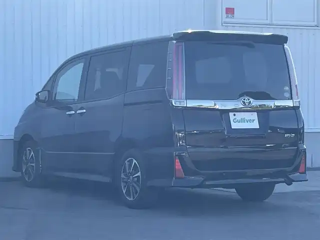 トヨタ ノア Si ダブルバイビーⅡ 愛媛県 2020(令2)年 5.5万km ブラック 純正9インチナビ/フルセグＴＶ/DVD/CD/BT/USB/バックカメラ/純正12.1インチフリップダウンモニター/両側電動スライドドア/トヨタセーフティセンス/クルーズコントロール/衝突被害軽減装置/横滑り防止装置/車線逸脱防止装置/先進車発進お知らせ警報/ビルトインETC/ハーフレザーシート/リアルーフスポイラー/LEDヘットライト/LEDフォグライプ/プッシュエンジンスタート/アイドリングストップ/ＩＳＯＦＩＸ/ステアリングリモコン/ウィンカーミラー/現状サマー(純正AＷ)(205/60/R16)