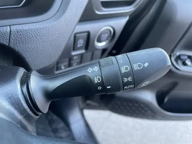トヨタ ノア Si ダブルバイビーⅡ 愛媛県 2020(令2)年 5.5万km ブラック 純正9インチナビ/フルセグＴＶ/DVD/CD/BT/USB/バックカメラ/純正12.1インチフリップダウンモニター/両側電動スライドドア/トヨタセーフティセンス/クルーズコントロール/衝突被害軽減装置/横滑り防止装置/車線逸脱防止装置/先進車発進お知らせ警報/ビルトインETC/ハーフレザーシート/リアルーフスポイラー/LEDヘットライト/LEDフォグライプ/プッシュエンジンスタート/アイドリングストップ/ＩＳＯＦＩＸ/ステアリングリモコン/ウィンカーミラー/現状サマー(純正AＷ)(205/60/R16)