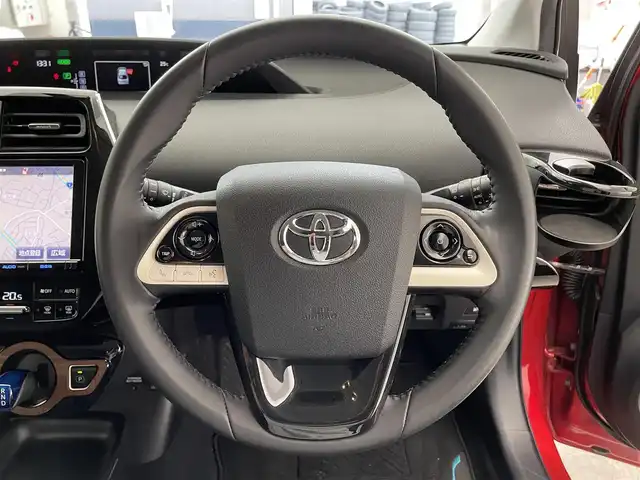 トヨタ プリウス S ツーリングセレクション 滋賀県 2016(平28)年 8.2万km エモーショナルレッド 禁煙車/純正9インチナビ/（CD/DVD/Bluetooth/フルセグTV/SD）/社外ドラレコ付きデジタルインナーミラー/バックカメラ/ビルトインETC/ステアリングスイッチ/プッシュスタート/スマートキー/電動格納ミラー/エアロ/フォグランプ/オートライト