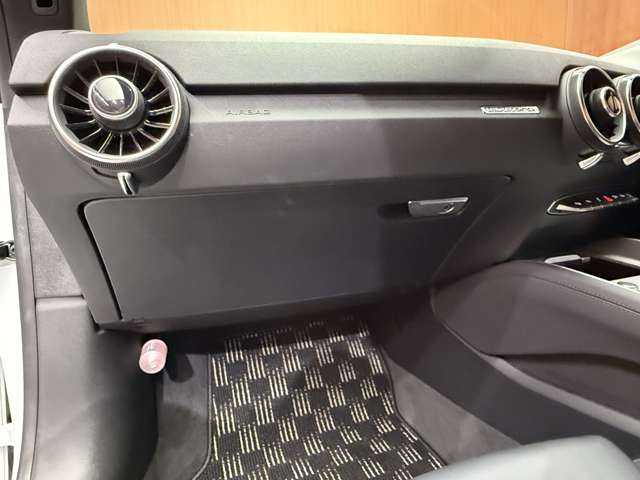 アウディ ＴＴクーペ 2．0 TFSI クワトロ 千葉県 2015(平27)年 1.1万km グレイシアホワイトメタリック レザーパッケージ　/アシスタンスパッケージ　/バーチャルコックピット　/クルーズコントロール　/ナビ　/ＴＶ　/Ｂカメラ　/ナッパー革　/シートヒーター　/電動シート　/レーンキープアシスト　/ＬＥＤヘッドライト