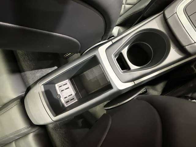 アウディ ＴＴクーペ 2．0 TFSI クワトロ 千葉県 2015(平27)年 1.1万km グレイシアホワイトメタリック レザーパッケージ　/アシスタンスパッケージ　/バーチャルコックピット　/クルーズコントロール　/ナビ　/ＴＶ　/Ｂカメラ　/ナッパー革　/シートヒーター　/電動シート　/レーンキープアシスト　/ＬＥＤヘッドライト