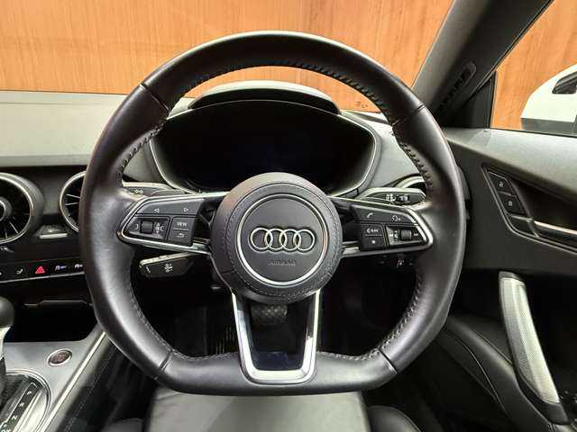 アウディ ＴＴクーペ 2．0 TFSI クワトロ 千葉県 2015(平27)年 1.1万km グレイシアホワイトメタリック レザーパッケージ　/アシスタンスパッケージ　/バーチャルコックピット　/クルーズコントロール　/ナビ　/ＴＶ　/Ｂカメラ　/ナッパー革　/シートヒーター　/電動シート　/レーンキープアシスト　/ＬＥＤヘッドライト