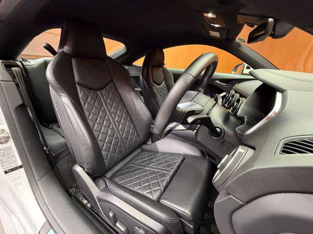 アウディ ＴＴクーペ 2．0 TFSI クワトロ 千葉県 2015(平27)年 1.1万km グレイシアホワイトメタリック レザーパッケージ　/アシスタンスパッケージ　/バーチャルコックピット　/クルーズコントロール　/ナビ　/ＴＶ　/Ｂカメラ　/ナッパー革　/シートヒーター　/電動シート　/レーンキープアシスト　/ＬＥＤヘッドライト