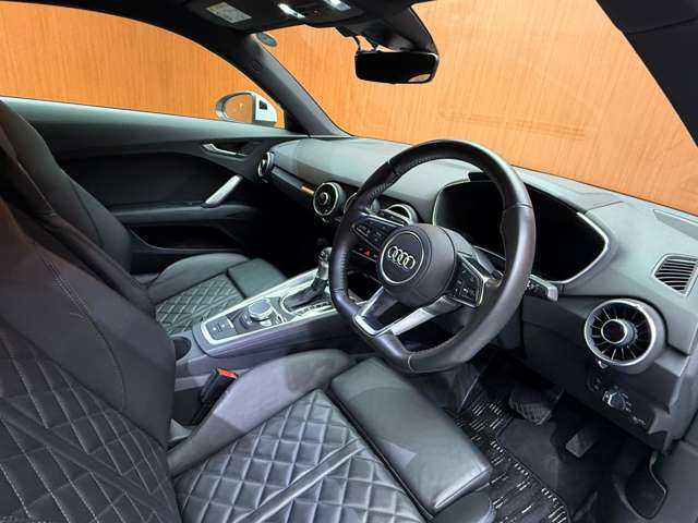 アウディ ＴＴクーペ 2．0 TFSI クワトロ 千葉県 2015(平27)年 1.1万km グレイシアホワイトメタリック レザーパッケージ　/アシスタンスパッケージ　/バーチャルコックピット　/クルーズコントロール　/ナビ　/ＴＶ　/Ｂカメラ　/ナッパー革　/シートヒーター　/電動シート　/レーンキープアシスト　/ＬＥＤヘッドライト