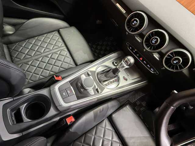 アウディ ＴＴクーペ 2．0 TFSI クワトロ 千葉県 2015(平27)年 1.1万km グレイシアホワイトメタリック レザーパッケージ　/アシスタンスパッケージ　/バーチャルコックピット　/クルーズコントロール　/ナビ　/ＴＶ　/Ｂカメラ　/ナッパー革　/シートヒーター　/電動シート　/レーンキープアシスト　/ＬＥＤヘッドライト