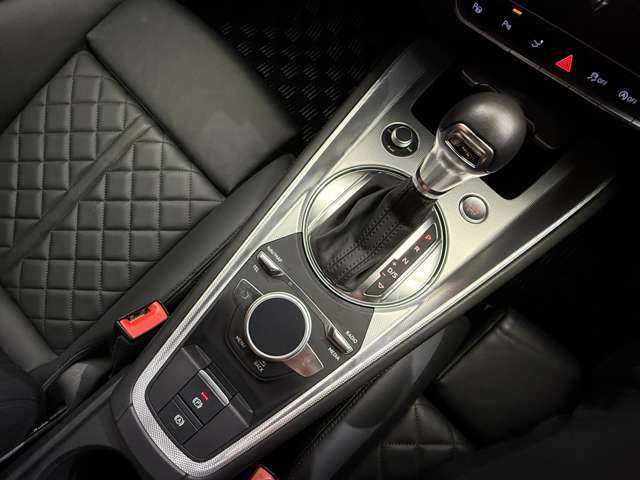 アウディ ＴＴクーペ 2．0 TFSI クワトロ 千葉県 2015(平27)年 1.1万km グレイシアホワイトメタリック レザーパッケージ　/アシスタンスパッケージ　/バーチャルコックピット　/クルーズコントロール　/ナビ　/ＴＶ　/Ｂカメラ　/ナッパー革　/シートヒーター　/電動シート　/レーンキープアシスト　/ＬＥＤヘッドライト