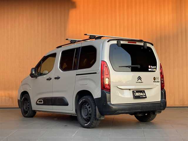 シトロエン ベルランゴ シャイン 愛知県 2021(令3)年 2.4万km ベージュ ガラスルーフ /純正ディスプレイオーディオ /バックカメラ /サイドカメラ/AppleCarPlay /サンブラインド /ACC /ブラインドスポット/レーンキープ /ETC /ルーフラック/LEDヘッドライト/オートライト/スマートキー