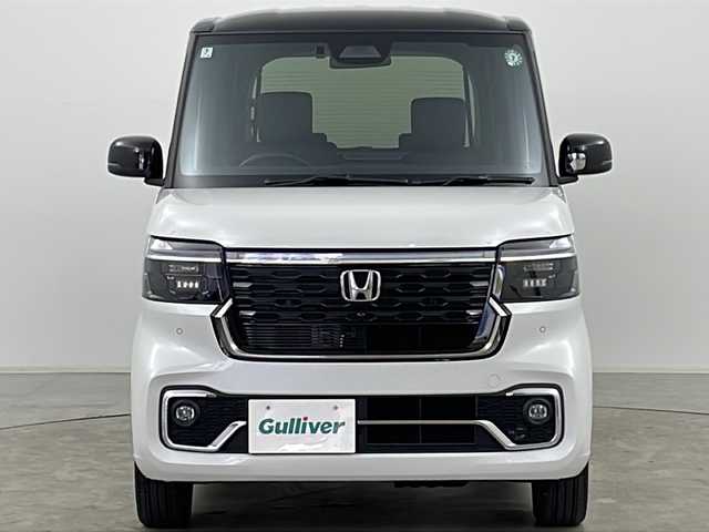 ホンダ Ｎ ＢＯＸ カスタム ターボ コーディネートS 道央・札幌 2024(令6)年 0.6万km プラチナホワイトパール ・ワンオーナー/・純正ナビ&BT&CD&DVD&USB&iPod&AppleCarplay&AndroidAuto&SD/・ホンダセンシング/・衝突軽減ブレーキ/・先行車発進お知らせ機能/・歩行者事故低減ステアリング/・路外逸脱抑制機能/・標識認識機能/・渋滞追従機能付アダプティブクルーズコントロール/・車線維持支援システム/・誤発進抑制機能/・後方誤発進抑制機能/・近距離衝突軽減ブレーキ/・パーキングセンサーシステム/・アイドリングストップシステム /・ビークルスタビリティアシスト/・前席シートヒーター/・レザーシート/・ETC/・パドルシフト/・ステアリングスイッチ/・革巻きステアリング/・電動格納ミラー/・社外フロアマット/・プッシュスタート/・LEDヘッドライト/・オートライト/・ヘッドライトレベライザー/・スマートキー/・スペアキー/・純正AW冬タイヤ積込/・保証書/・取扱説明書