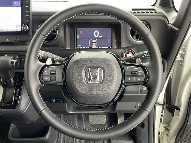 ホンダ Ｎ ＢＯＸ カスタム ターボ コーディネートS 道央・札幌 2024(令6)年 0.6万km プラチナホワイトパール ・ワンオーナー/・純正ナビ&BT&CD&DVD&USB&iPod&AppleCarplay&AndroidAuto&SD/・ホンダセンシング/・衝突軽減ブレーキ/・先行車発進お知らせ機能/・歩行者事故低減ステアリング/・路外逸脱抑制機能/・標識認識機能/・渋滞追従機能付アダプティブクルーズコントロール/・車線維持支援システム/・誤発進抑制機能/・後方誤発進抑制機能/・近距離衝突軽減ブレーキ/・パーキングセンサーシステム/・アイドリングストップシステム /・ビークルスタビリティアシスト/・前席シートヒーター/・レザーシート/・ETC/・パドルシフト/・ステアリングスイッチ/・革巻きステアリング/・電動格納ミラー/・社外フロアマット/・プッシュスタート/・LEDヘッドライト/・オートライト/・ヘッドライトレベライザー/・スマートキー/・スペアキー/・純正AW冬タイヤ積込/・保証書/・取扱説明書