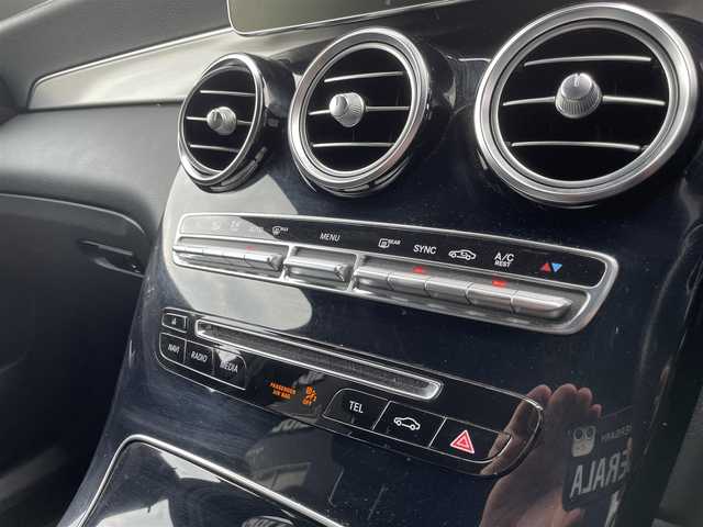 メルセデス・ベンツ ＧＬＣ２２０ d 4マチックスポーツ 栃木県 2019(平31)年 5.4万km ポーラホワイト レーダーセーフティパッケージ/ナビ/フルセグTV/全方位カメラ/ETC/ハーフレザー /パワーシート /全席シートヒーター /ヘッドアップディスプレイ/パワーテールゲート/レーンキープアシスト/ブラインドスポット /パークトロニック /キーレスゴー/LEDヘッドライト/オートライト/パナメリカーナグリル/　純正グリル積み込み