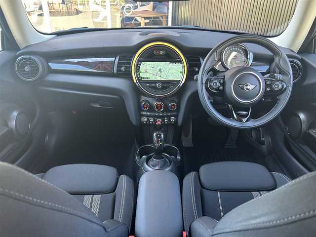 ＭＩＮＩ ミニ クーパー S 福岡県 2019(令1)年 2.1万km 青 ペッパーパッケージ/アダプティブクルーズコントロール/ユニオンジャックテールランプ　/純正ナビ/バックカメラ　/Bluetooth/前後パークディスタンスコントロール/LEDライト/オートライト/オートワイパー/ステアリングスイッチ/パドルシフト　/純正17インチアルミホイール/ミラー一体型ETC/取扱説明書/保証書/スペアキー×1