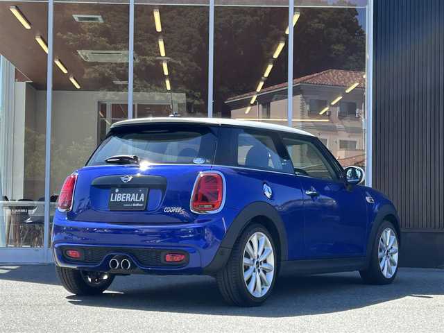 ＭＩＮＩ ミニ クーパー S 福岡県 2019(令1)年 2.1万km 青 ペッパーパッケージ/アダプティブクルーズコントロール/ユニオンジャックテールランプ　/純正ナビ/バックカメラ　/Bluetooth/前後パークディスタンスコントロール/LEDライト/オートライト/オートワイパー/ステアリングスイッチ/パドルシフト　/純正17インチアルミホイール/ミラー一体型ETC/取扱説明書/保証書/スペアキー×1