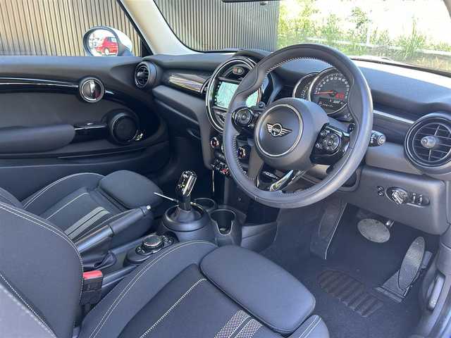 ＭＩＮＩ ミニ クーパー S 福岡県 2019(令1)年 2.1万km 青 ペッパーパッケージ/アダプティブクルーズコントロール/ユニオンジャックテールランプ　/純正ナビ/バックカメラ　/Bluetooth/前後パークディスタンスコントロール/LEDライト/オートライト/オートワイパー/ステアリングスイッチ/パドルシフト　/純正17インチアルミホイール/ミラー一体型ETC/取扱説明書/保証書/スペアキー×1