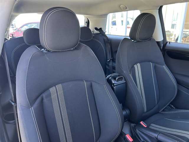 ＭＩＮＩ ミニ クーパー S 福岡県 2019(令1)年 2.1万km 青 ペッパーパッケージ/アダプティブクルーズコントロール/ユニオンジャックテールランプ　/純正ナビ/バックカメラ　/Bluetooth/前後パークディスタンスコントロール/LEDライト/オートライト/オートワイパー/ステアリングスイッチ/パドルシフト　/純正17インチアルミホイール/ミラー一体型ETC/取扱説明書/保証書/スペアキー×1