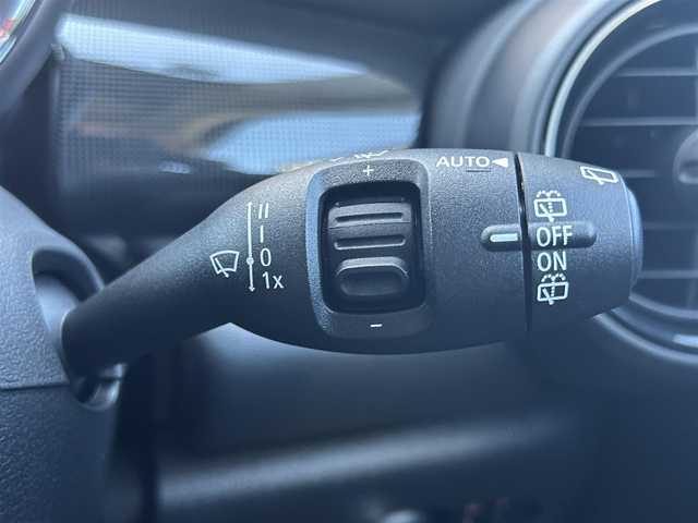 ＭＩＮＩ ミニ クーパー S 福岡県 2019(令1)年 2.1万km 青 ペッパーパッケージ/アダプティブクルーズコントロール/ユニオンジャックテールランプ　/純正ナビ/バックカメラ　/Bluetooth/前後パークディスタンスコントロール/LEDライト/オートライト/オートワイパー/ステアリングスイッチ/パドルシフト　/純正17インチアルミホイール/ミラー一体型ETC/取扱説明書/保証書/スペアキー×1
