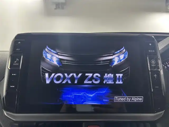 トヨタ ヴォクシー ZS 煌Ⅱ 佐賀県 2019(令1)年 8.2万km ホワイトパールクリスタルシャイン 社外11インチナビ/CD/DVD/フルセグTV/Bluetooth/HDMI/両側パワースライドドア/ワンオーナー/モデリスタフルエアロ/社外12.8インチ後席モニター/社外ステアリング/社外シフトノブ/衝突軽減ブレーキ/レーンキープアシスト/オートハイビーム/横滑り防止/クルーズコントロール/ビルトインETC/USB入電×2/シートカバ-/フロアマット/純正バイザー/純正16インチアルミホイール