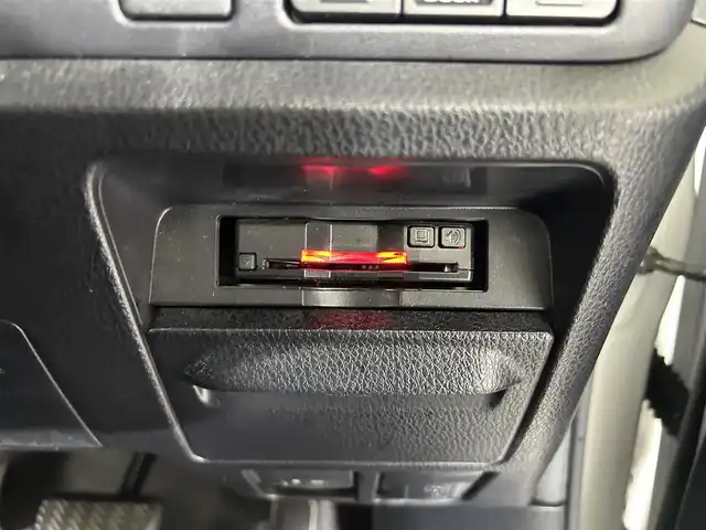 トヨタ ヴォクシー ZS 煌Ⅱ 佐賀県 2019(令1)年 8.2万km ホワイトパールクリスタルシャイン 社外11インチナビ/CD/DVD/フルセグTV/Bluetooth/HDMI/両側パワースライドドア/ワンオーナー/モデリスタフルエアロ/社外12.8インチ後席モニター/社外ステアリング/社外シフトノブ/衝突軽減ブレーキ/レーンキープアシスト/オートハイビーム/横滑り防止/クルーズコントロール/ビルトインETC/USB入電×2/シートカバ-/フロアマット/純正バイザー/純正16インチアルミホイール