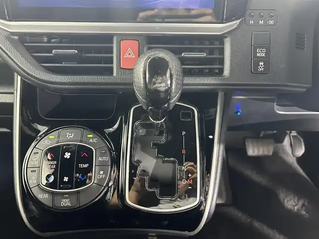 トヨタ ヴォクシー ZS 煌Ⅱ 佐賀県 2019(令1)年 8.2万km ホワイトパールクリスタルシャイン 社外11インチナビ/CD/DVD/フルセグTV/Bluetooth/HDMI/両側パワースライドドア/ワンオーナー/モデリスタフルエアロ/社外12.8インチ後席モニター/社外ステアリング/社外シフトノブ/衝突軽減ブレーキ/レーンキープアシスト/オートハイビーム/横滑り防止/クルーズコントロール/ビルトインETC/USB入電×2/シートカバ-/フロアマット/純正バイザー/純正16インチアルミホイール