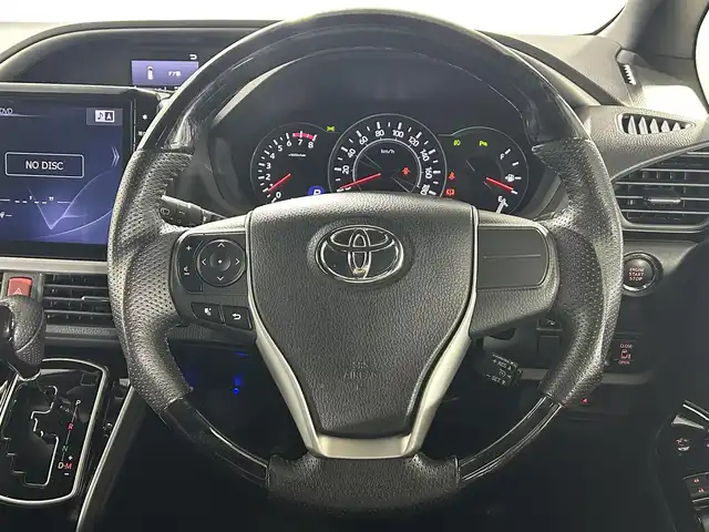 トヨタ ヴォクシー ZS 煌Ⅱ 佐賀県 2019(令1)年 8.2万km ホワイトパールクリスタルシャイン 社外11インチナビ/CD/DVD/フルセグTV/Bluetooth/HDMI/両側パワースライドドア/ワンオーナー/モデリスタフルエアロ/社外12.8インチ後席モニター/社外ステアリング/社外シフトノブ/衝突軽減ブレーキ/レーンキープアシスト/オートハイビーム/横滑り防止/クルーズコントロール/ビルトインETC/USB入電×2/シートカバ-/フロアマット/純正バイザー/純正16インチアルミホイール