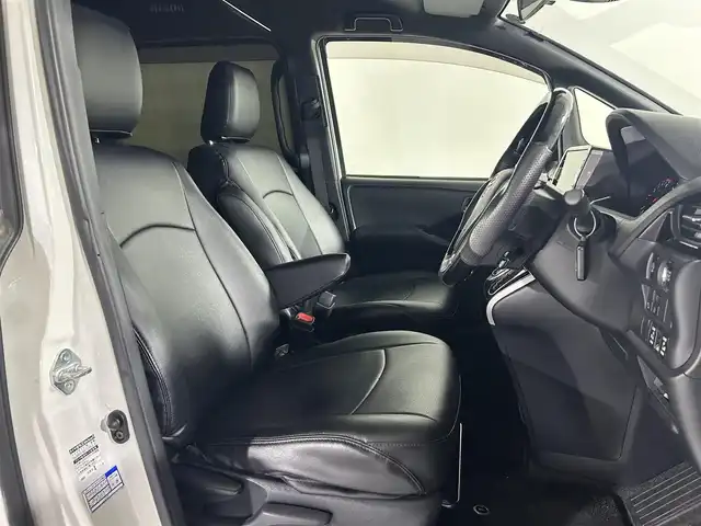 トヨタ ヴォクシー ZS 煌Ⅱ 佐賀県 2019(令1)年 8.2万km ホワイトパールクリスタルシャイン 社外11インチナビ/CD/DVD/フルセグTV/Bluetooth/HDMI/両側パワースライドドア/ワンオーナー/モデリスタフルエアロ/社外12.8インチ後席モニター/社外ステアリング/社外シフトノブ/衝突軽減ブレーキ/レーンキープアシスト/オートハイビーム/横滑り防止/クルーズコントロール/ビルトインETC/USB入電×2/シートカバ-/フロアマット/純正バイザー/純正16インチアルミホイール