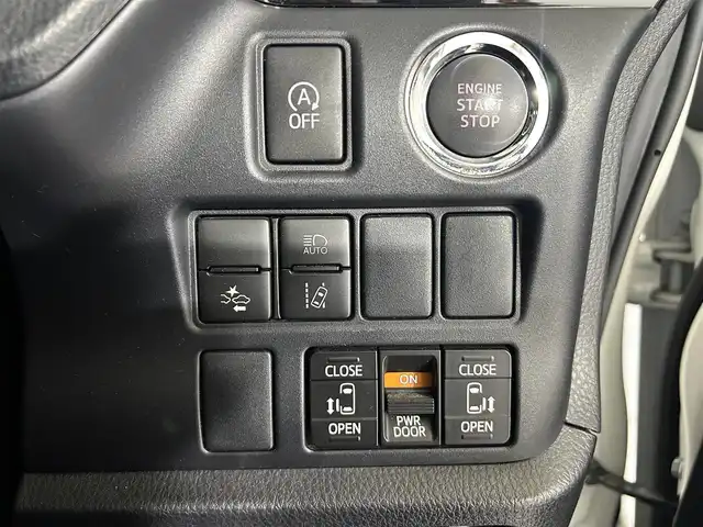 トヨタ ヴォクシー ZS 煌Ⅱ 佐賀県 2019(令1)年 8.2万km ホワイトパールクリスタルシャイン 社外11インチナビ/CD/DVD/フルセグTV/Bluetooth/HDMI/両側パワースライドドア/ワンオーナー/モデリスタフルエアロ/社外12.8インチ後席モニター/社外ステアリング/社外シフトノブ/衝突軽減ブレーキ/レーンキープアシスト/オートハイビーム/横滑り防止/クルーズコントロール/ビルトインETC/USB入電×2/シートカバ-/フロアマット/純正バイザー/純正16インチアルミホイール