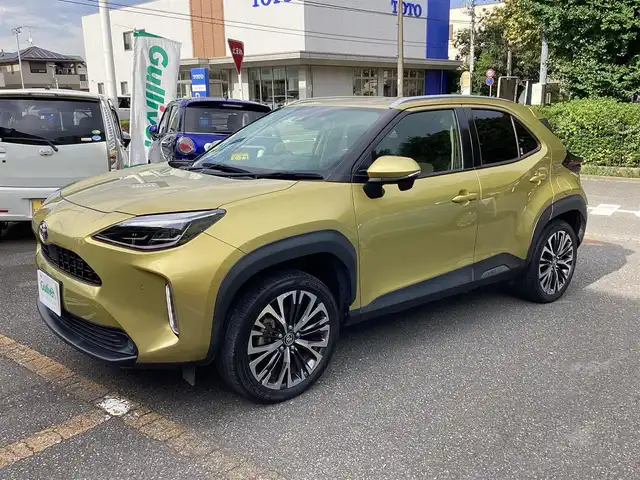 トヨタ ヤリスクロス ハイブリッド Z 神奈川県 2020(令2)年 5.2万km ブラスゴールドメタリック ワンオーナー/セーフティーセンス/スタッドレス付き/純正ディスプレイオーディオ/Bluetooth/AM/FM/レーダークルーズコントロール/衝突被害軽減ブレーキ/コーナーセンサー/レーンアシスト/パワーシート/シートヒーター/ハーフレザーシート/ETC/純正フロアマット/純正18インチアルミホイール/LEDオートライト/オートマチックハイビーム/電動格納ミラー