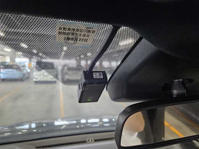 トヨタ ヴォクシー ハイブリッド S－Z 福岡県 2022(令4)年 7.4万km グリッターブラックガラスフレーク 〇純正8インチディスプレイオーディオ/〇フルセグTV/〇両側パワースライドドア/〇バックカメラ/〇ETC/〇ドライブレコーダー/〇バックカメラ/〇レーダークルーズコントロール/〇コーナーセンサー/〇セーフティセンス/〇プリクラッシュセーフティ/〇LEDヘッドランプ/〇オートライト/〇革巻きステアリング/〇左右独立温度調整オートエアコン/〇合皮/ファブリックコンビシート/〇純正17インチV字スポーク切削光輝ダークグレーメタリック塗装アルミホイール/〇スマートエントリー/スタートシステム/〇禁煙車