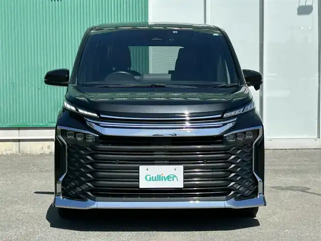 トヨタ ヴォクシー ハイブリッド S－Z 福岡県 2022(令4)年 7.4万km グリッターブラックガラスフレーク 〇純正8インチディスプレイオーディオ/〇フルセグTV/〇両側パワースライドドア/〇バックカメラ/〇ETC/〇ドライブレコーダー/〇バックカメラ/〇レーダークルーズコントロール/〇コーナーセンサー/〇セーフティセンス/〇プリクラッシュセーフティ/〇LEDヘッドランプ/〇オートライト/〇革巻きステアリング/〇左右独立温度調整オートエアコン/〇合皮/ファブリックコンビシート/〇純正17インチV字スポーク切削光輝ダークグレーメタリック塗装アルミホイール/〇スマートエントリー/スタートシステム/〇禁煙車
