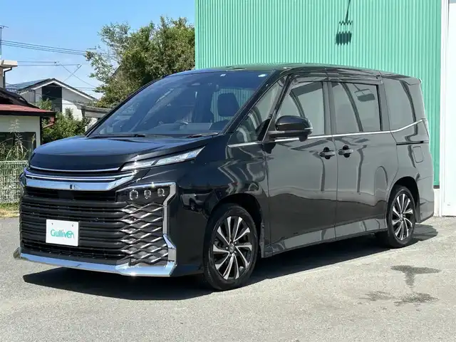 トヨタ ヴォクシー ハイブリッド S－Z 福岡県 2022(令4)年 7.4万km グリッターブラックガラスフレーク 〇純正8インチディスプレイオーディオ/〇フルセグTV/〇両側パワースライドドア/〇バックカメラ/〇ETC/〇ドライブレコーダー/〇バックカメラ/〇レーダークルーズコントロール/〇コーナーセンサー/〇セーフティセンス/〇プリクラッシュセーフティ/〇LEDヘッドランプ/〇オートライト/〇革巻きステアリング/〇左右独立温度調整オートエアコン/〇合皮/ファブリックコンビシート/〇純正17インチV字スポーク切削光輝ダークグレーメタリック塗装アルミホイール/〇スマートエントリー/スタートシステム/〇禁煙車