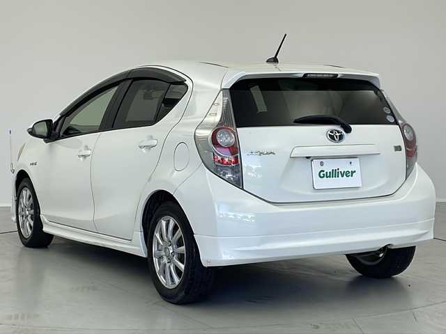 トヨタ アクア S 茨城県 2012(平24)年 7.6万km ライムホワイトパールクリスタルシャイン モデリスタエアロ/純正ナビ/　（CD/DVD/Bluetooth/TV）/バックカメラ/ETC/ステアリングスイッチ/ドライブレコーダー/電動格納ミラー/純正フロアマット/HIDライト/オートライト/プッシュスタート/スマートキー