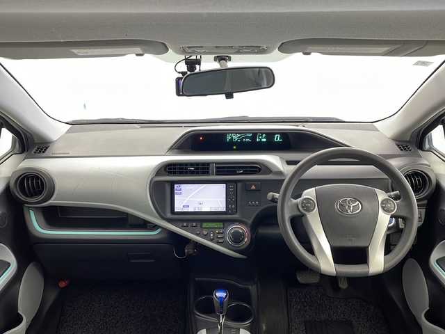 トヨタ アクア S 茨城県 2012(平24)年 7.6万km ライムホワイトパールクリスタルシャイン モデリスタエアロ/純正ナビ/　（CD/DVD/Bluetooth/TV）/バックカメラ/ETC/ステアリングスイッチ/ドライブレコーダー/電動格納ミラー/純正フロアマット/HIDライト/オートライト/プッシュスタート/スマートキー