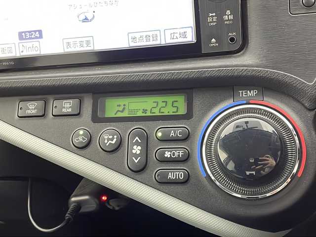 トヨタ アクア S 茨城県 2012(平24)年 7.6万km ライムホワイトパールクリスタルシャイン モデリスタエアロ/純正ナビ/　（CD/DVD/Bluetooth/TV）/バックカメラ/ETC/ステアリングスイッチ/ドライブレコーダー/電動格納ミラー/純正フロアマット/HIDライト/オートライト/プッシュスタート/スマートキー