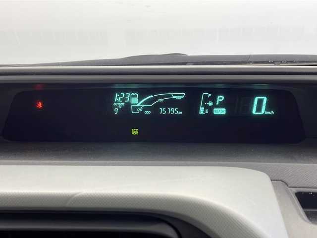 トヨタ アクア S 茨城県 2012(平24)年 7.6万km ライムホワイトパールクリスタルシャイン モデリスタエアロ/純正ナビ/　（CD/DVD/Bluetooth/TV）/バックカメラ/ETC/ステアリングスイッチ/ドライブレコーダー/電動格納ミラー/純正フロアマット/HIDライト/オートライト/プッシュスタート/スマートキー