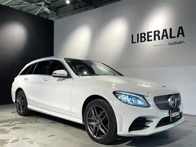 メルセデス・ベンツ Ｃ２００ 4マチック SW ローレウスED 道央・札幌 2020(令2)年 2.2万km ポーラホワイト AMGライン/・AMGスタイリングパッケージ（フロントスポイラー、サイド＆/　リアスカート）/・Mercedes-Benzロゴ付きブレーキキャリパー/　ドリルドベンチレーテッドディスク（フロント）/・ブラックアッシュウッドインテリアトリム/・１８インチAMG５ツインスポークアルミホイール/・レザーARTICOシート・スポーツシート（前席）/・AMGスポーツステアリング、ステンレスアクセル/　ブレーキペダル（ラバースタッド付）/パノラミックスライディングルーフ（挟み込み防止機能付き）/Burmesterサラウンドサウンドシステム/ACC/赤革シート/メモリー付パワーシート（D/N）/シートヒーター（D/N）/シートベンチレーション（D/N）/ヘッドアップディスプレイ/サラウンドビューカメラ/前後ドライブレコーダー/EASY-PACK自動開閉テールゲート/フルセグTV/ETC
