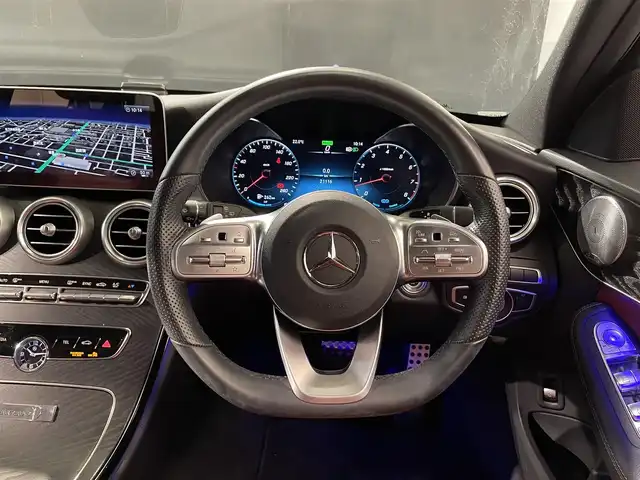 メルセデス・ベンツ Ｃ２００ 4マチック SW ローレウスED 道央・札幌 2020(令2)年 2.2万km ポーラホワイト AMGライン/・AMGスタイリングパッケージ（フロントスポイラー、サイド＆/　リアスカート）/・Mercedes-Benzロゴ付きブレーキキャリパー/　ドリルドベンチレーテッドディスク（フロント）/・ブラックアッシュウッドインテリアトリム/・１８インチAMG５ツインスポークアルミホイール/・レザーARTICOシート・スポーツシート（前席）/・AMGスポーツステアリング、ステンレスアクセル/　ブレーキペダル（ラバースタッド付）/パノラミックスライディングルーフ（挟み込み防止機能付き）/Burmesterサラウンドサウンドシステム/ACC/赤革シート/メモリー付パワーシート（D/N）/シートヒーター（D/N）/シートベンチレーション（D/N）/ヘッドアップディスプレイ/サラウンドビューカメラ/前後ドライブレコーダー/EASY-PACK自動開閉テールゲート/フルセグTV/ETC