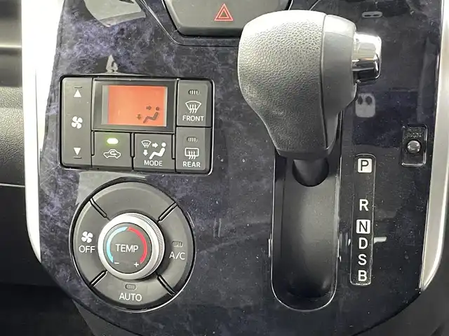 ダイハツ タント カスタム X トップED SA Ⅲ 熊本県 2017(平29)年 6.1万km ブラックマイカメタリック ワンオーナー　/禁煙車　/社外ナビ（ＣＤ・ＤＶＤ・フルセグ・ＢＴ・ＳＤ・ＵＳＢ）/バックカメラ　/片側パワースライドドア　/後ろのみクリアランスソナー　/衝突軽減ブレーキ　/横滑り防止　/アイドリングストップ/ハーフレザーシート/社外フロアマット/純正１４インチAW/オートライト/オートマチックハイビーム/LEDヘッドライト/フォグランプ/スマートキー/プッシュスタート/保証書/取扱説明書