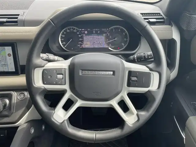 ランドローバー ランドローバー ディフェンダー 90S 高知県 2022(令4)年 1.5万km 黒 純正ナビ/　【Bluetooth/USB/Apple CarPlay】/ドライバーアシストパック/　・ブラインドスポットアシスト/　・クリアイジットモニター/　・アダプティブクルーズコントロール/　・リアコリジョモニター/　・リアトラフィックミニター/３６０°カメラ/レーンキープアシスト/レザーシート/純正１９インチAW