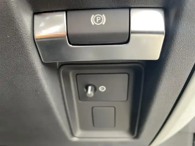 ランドローバー ランドローバー ディフェンダー 90S 高知県 2022(令4)年 1.5万km 黒 純正ナビ/　【Bluetooth/USB/Apple CarPlay】/ドライバーアシストパック/　・ブラインドスポットアシスト/　・クリアイジットモニター/　・アダプティブクルーズコントロール/　・リアコリジョモニター/　・リアトラフィックミニター/３６０°カメラ/レーンキープアシスト/レザーシート/純正１９インチAW