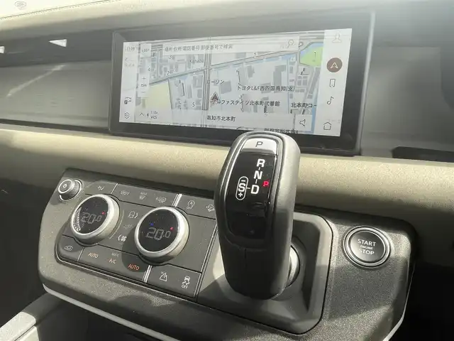 ランドローバー ランドローバー ディフェンダー 90S 高知県 2022(令4)年 1.5万km 黒 純正ナビ/　【Bluetooth/USB/Apple CarPlay】/ドライバーアシストパック/　・ブラインドスポットアシスト/　・クリアイジットモニター/　・アダプティブクルーズコントロール/　・リアコリジョモニター/　・リアトラフィックミニター/３６０°カメラ/レーンキープアシスト/レザーシート/純正１９インチAW