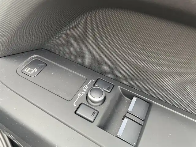 ランドローバー ランドローバー ディフェンダー 90S 高知県 2022(令4)年 1.5万km 黒 純正ナビ/　【Bluetooth/USB/Apple CarPlay】/ドライバーアシストパック/　・ブラインドスポットアシスト/　・クリアイジットモニター/　・アダプティブクルーズコントロール/　・リアコリジョモニター/　・リアトラフィックミニター/３６０°カメラ/レーンキープアシスト/レザーシート/純正１９インチAW