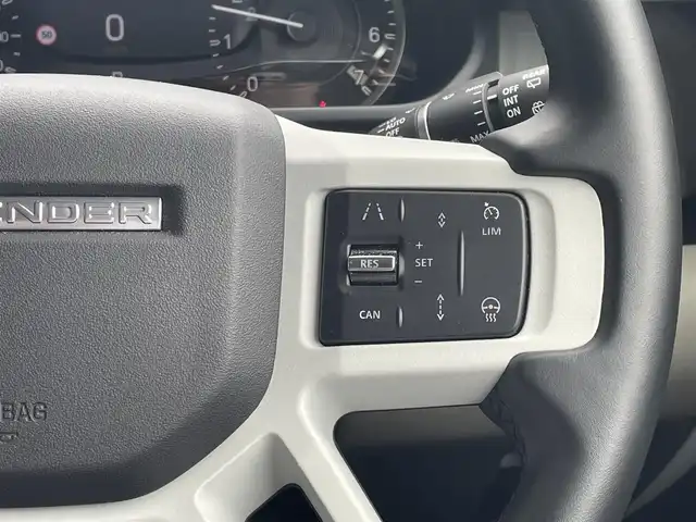 ランドローバー ランドローバー ディフェンダー 90S 高知県 2022(令4)年 1.5万km 黒 純正ナビ/　【Bluetooth/USB/Apple CarPlay】/ドライバーアシストパック/　・ブラインドスポットアシスト/　・クリアイジットモニター/　・アダプティブクルーズコントロール/　・リアコリジョモニター/　・リアトラフィックミニター/３６０°カメラ/レーンキープアシスト/レザーシート/純正１９インチAW