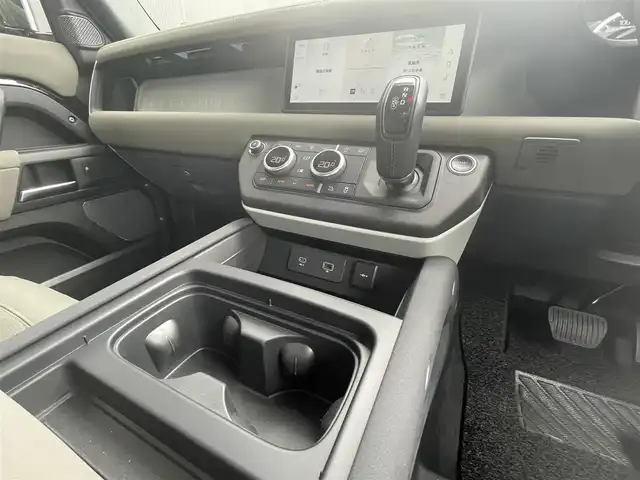 ランドローバー ランドローバー ディフェンダー 90S 高知県 2022(令4)年 1.5万km 黒 純正ナビ/　【Bluetooth/USB/Apple CarPlay】/ドライバーアシストパック/　・ブラインドスポットアシスト/　・クリアイジットモニター/　・アダプティブクルーズコントロール/　・リアコリジョモニター/　・リアトラフィックミニター/３６０°カメラ/レーンキープアシスト/レザーシート/純正１９インチAW
