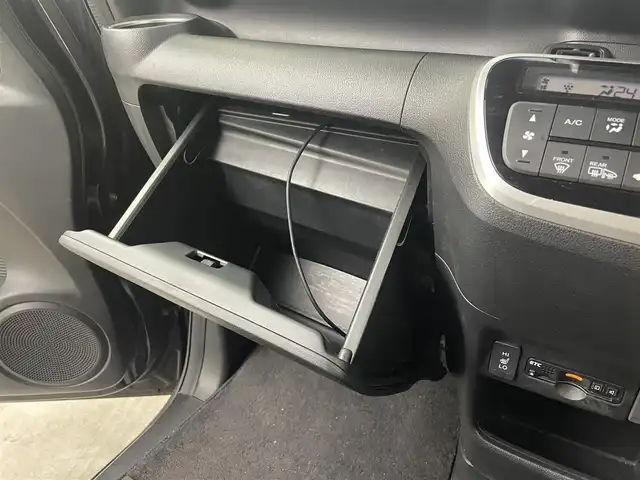 ホンダ Ｎ ＢＯＸ カスタム SSブラックSパッケージ 大分県 2017(平29)年 8.8万km クリスタルブラックパール 純正ナビ　型式：VXM-174VFXi/【フルセグTV、DVD再生可、BT対応】/ステアリングスイッチ/バックカメラ/両側電動スライドドア/ビルトインETC/前席シートヒーター/革調シートカバー/アイドリングストップ/横滑り防止装置/電動格納ミラー(オートリトラ機能付)/純正フロアマット/オートライト/HIDヘッドライト/LEDフォグ/純正14インチアルミホイール