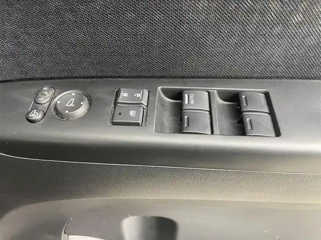 ホンダ Ｎ ＢＯＸ カスタム SSブラックSパッケージ 大分県 2017(平29)年 8.8万km クリスタルブラックパール 純正ナビ　型式：VXM-174VFXi/【フルセグTV、DVD再生可、BT対応】/ステアリングスイッチ/バックカメラ/両側電動スライドドア/ビルトインETC/前席シートヒーター/革調シートカバー/アイドリングストップ/横滑り防止装置/電動格納ミラー(オートリトラ機能付)/純正フロアマット/オートライト/HIDヘッドライト/LEDフォグ/純正14インチアルミホイール