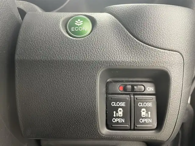 ホンダ Ｎ ＢＯＸ カスタム SSブラックSパッケージ 大分県 2017(平29)年 8.8万km クリスタルブラックパール 純正ナビ　型式：VXM-174VFXi/【フルセグTV、DVD再生可、BT対応】/ステアリングスイッチ/バックカメラ/両側電動スライドドア/ビルトインETC/前席シートヒーター/革調シートカバー/アイドリングストップ/横滑り防止装置/電動格納ミラー(オートリトラ機能付)/純正フロアマット/オートライト/HIDヘッドライト/LEDフォグ/純正14インチアルミホイール