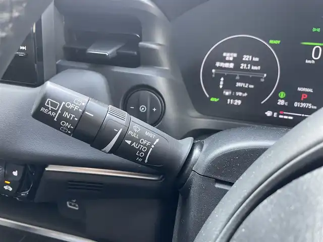 ホンダ ヴェゼル ハイブリッド e:HEV Z 滋賀県 2023(令5)年 1.4万km ミッドナイトブルービームM 純正9型ナビ/・Bluetooth/USB/フルセグ/バックカメラ/追従クルーズコントロール/パワーリアゲート/LEDライト/ハーフレザーシート/シートヒーター/ステアリングヒーター/前後ソナー/純正１８AW/オートライト/オートハイビーム/電子パーキング