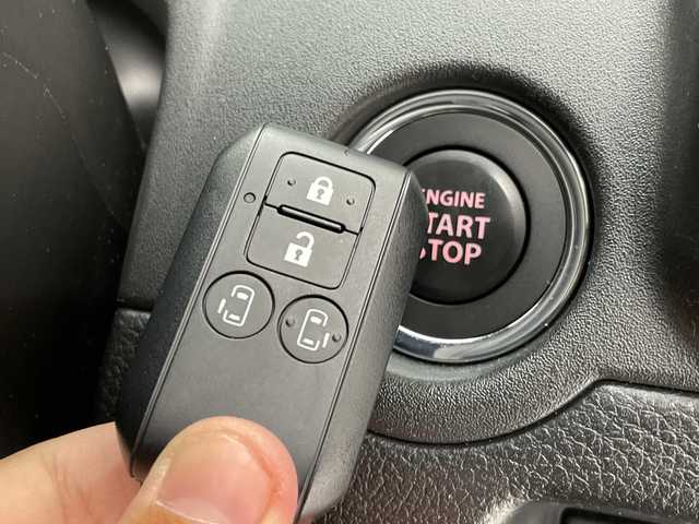 スズキ ソリオ HV MZ 愛知県 2023(令5)年 1.2万km メロウディープレッドパール 純正8型ディスプレイオーディオナビ/全方位カメラ/両側パワースライドドア/レーダークルーズコントロール/シートヒーター/バックカメラ/コーナーセンサー/ヘッドアップディスプレイ/純正アルミホイール/LEDヘッドライト/オートライト/衝突軽減システム/フルセグ/CD DVD/サーキュレーター/ステアリングスイッチ/スマートキー/プッシュスタート