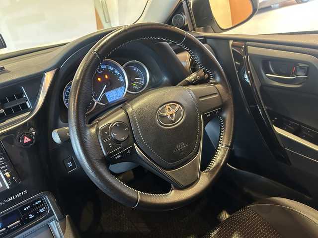 トヨタ オーリス 150X 道央・札幌 2015(平27)年 13.9万km ホワイトパールクリスタルシャイン ４WD/ワンオーナー/ホワイトパールクリスタルシャイン/スタッドレスタイヤAWセット積込み/純正HDDナビ(BT、AUX、ワンセグTV、CD)/ETC/AAC/オートライト/MTモード付き/盗難防止装置/取説、保証書、スペアキー１本