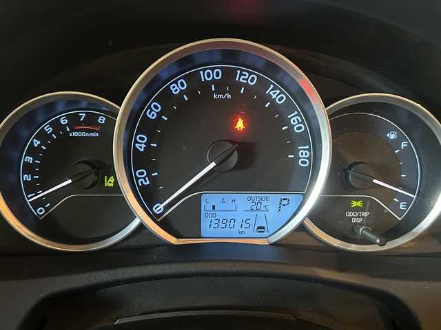 トヨタ オーリス 150X 道央・札幌 2015(平27)年 13.9万km ホワイトパールクリスタルシャイン ４WD/ワンオーナー/ホワイトパールクリスタルシャイン/スタッドレスタイヤAWセット積込み/純正HDDナビ(BT、AUX、ワンセグTV、CD)/ETC/AAC/オートライト/MTモード付き/盗難防止装置/取説、保証書、スペアキー１本